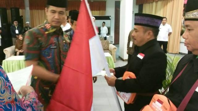 Plh Walikota Pematangsiantar Lepas Keberangkatan Calhaj Kloter 06/MES
