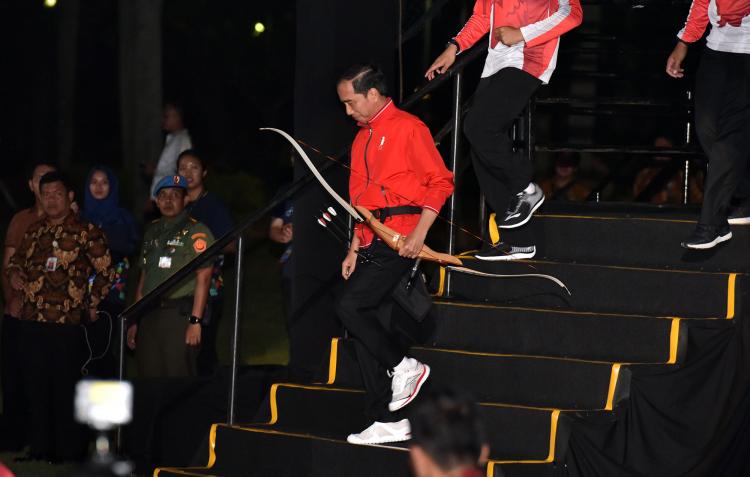 Lepaskan Busur Panah, Presiden Jokowi Resmikan Countdown Asian Games 2018