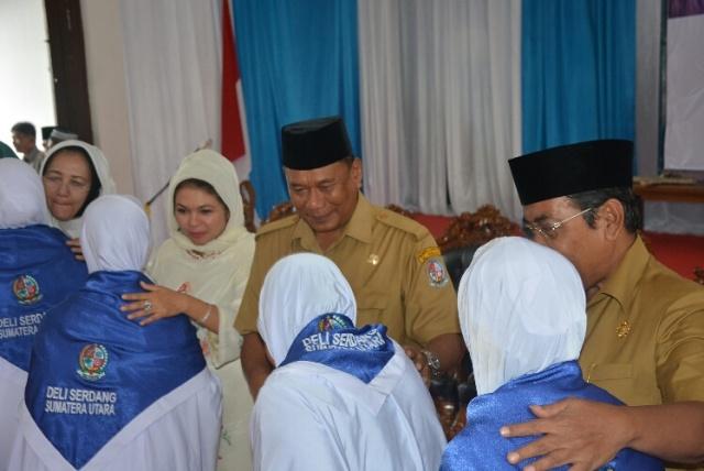 Bupati Lepas Jemaah Calhaj Kloter 11 Asal Deli Serdang