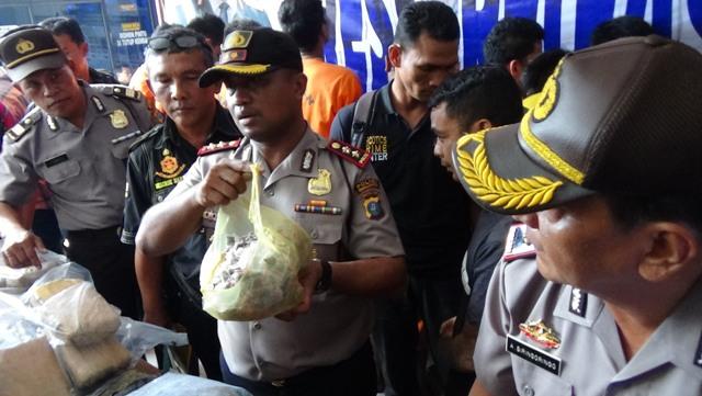 Polres Simalungun Bongkar Sindikat Pengedar 937 Bungkus Ganja Dibongkar dari Lapas Klas II/A Pematang Raya