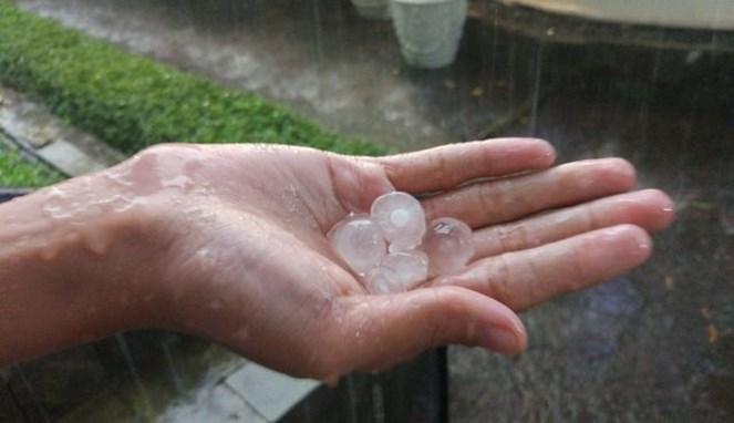 Inilah Penyebab Hujan Es di Kabanjahe Siang Tadi