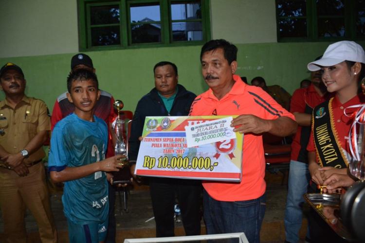 Walikota Tutup Turnamen Sepak Bola Antar Klub se-Kota Sibolga