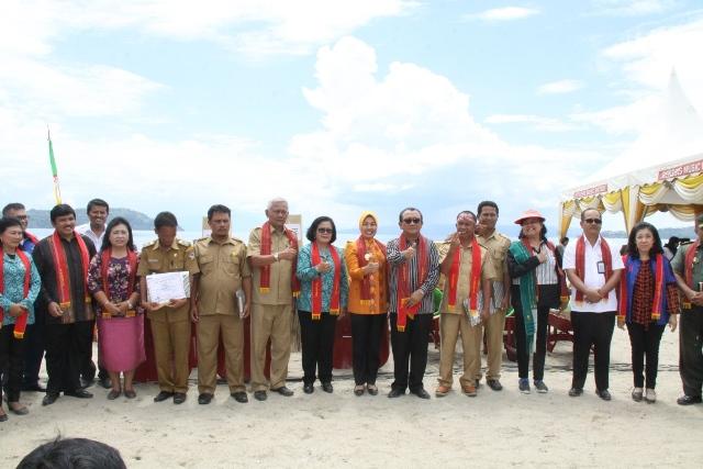 Wagubsu Sebut Pantai Lumban Bulbul Tak Kalah Indah dari Bali