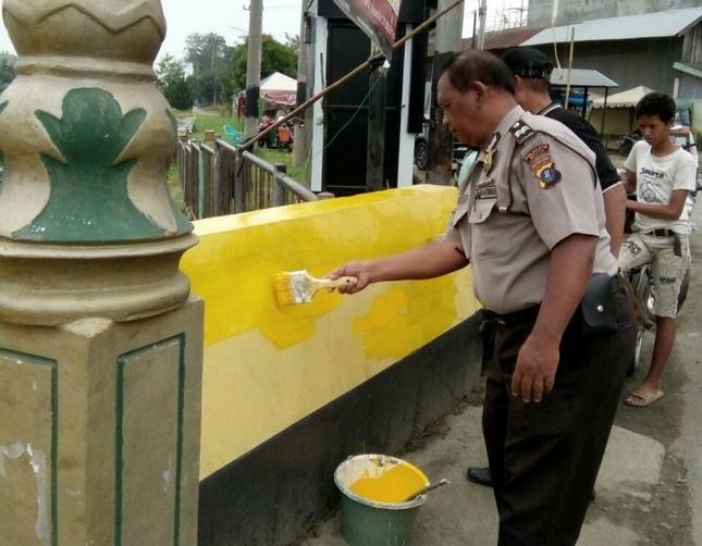 Polsek Delitua Gotong Royong Sambut HUT Kemerdekaan