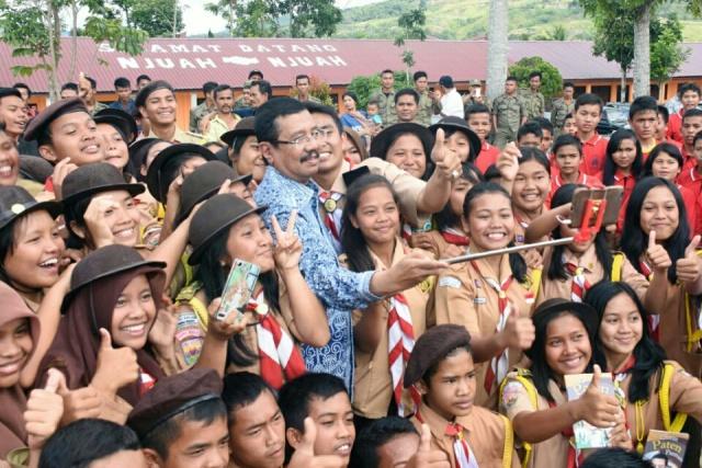 Antusiasnya Ribuan siswa di SMAN 1 Sidikalang dan SMAN 1 Salak Saat Menyambut Kehadiran Gubsu