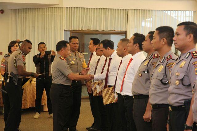 Kapolri Beri Penghargaan kepada 11 Personil Polda Sumut 