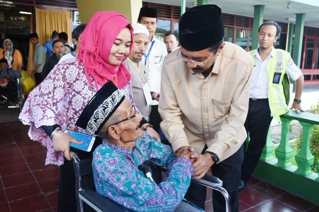 Gubsu Lepas Keberangkatan 385 Calhaj Kloter 21