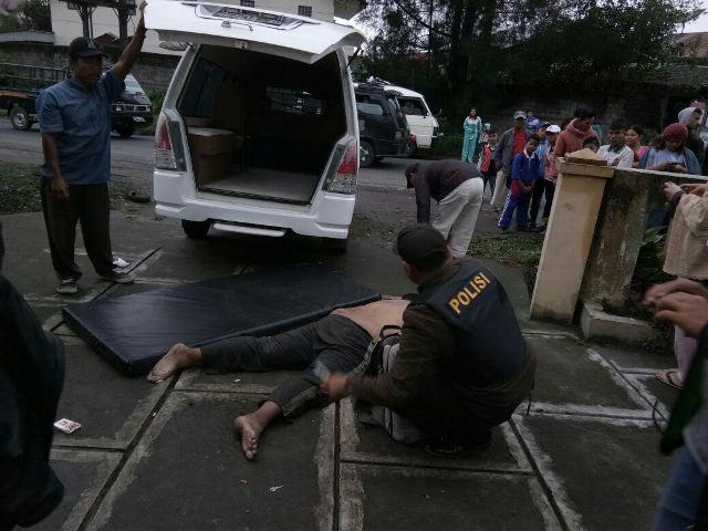 Pria Berambut Ikal Tanpa Identitas Tewas Digebuki Warga di Tigapanah, Kabupaten Karo
