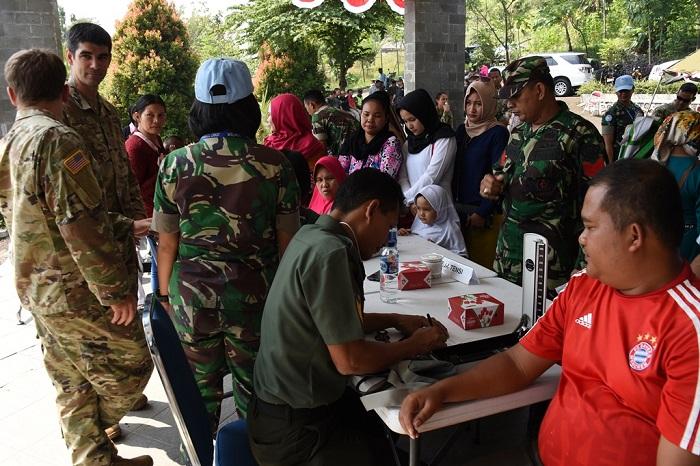 TNI dan US Army Gelar Pengobatan Massal Gratis