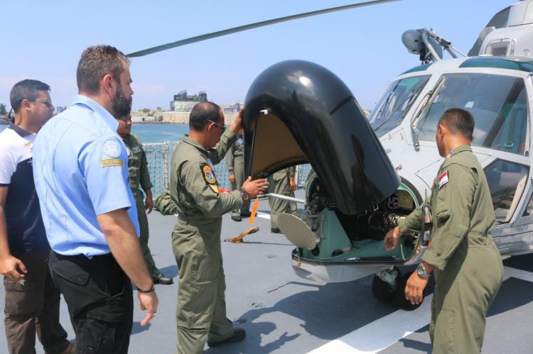 MASO UNIFIL dan RASO Inspeksi Heli AS 365 Dauphin HR-3601 di KRI Usman Harun-359