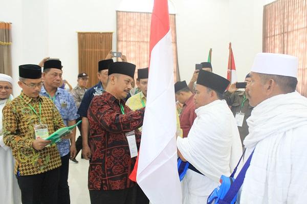 Bupati Palas Lepas Keberangkatan Calhaj Kloter 21/MES