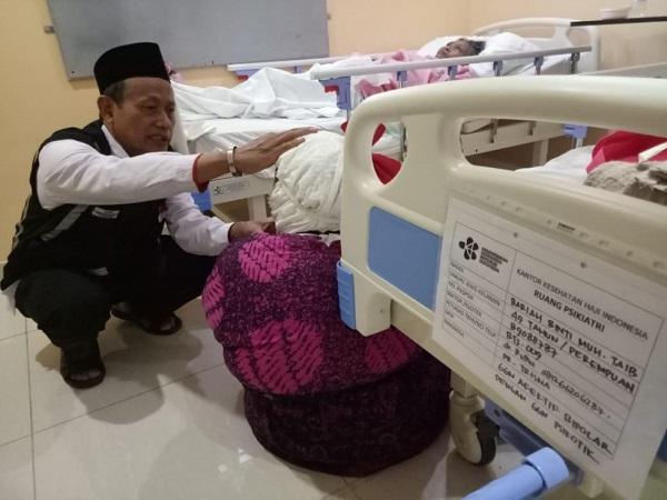 Jemaah Haji Penderita Disorientasi Ditangani dengan Kolaborasi Doktor Tafsir dan Dokter Jiwa 