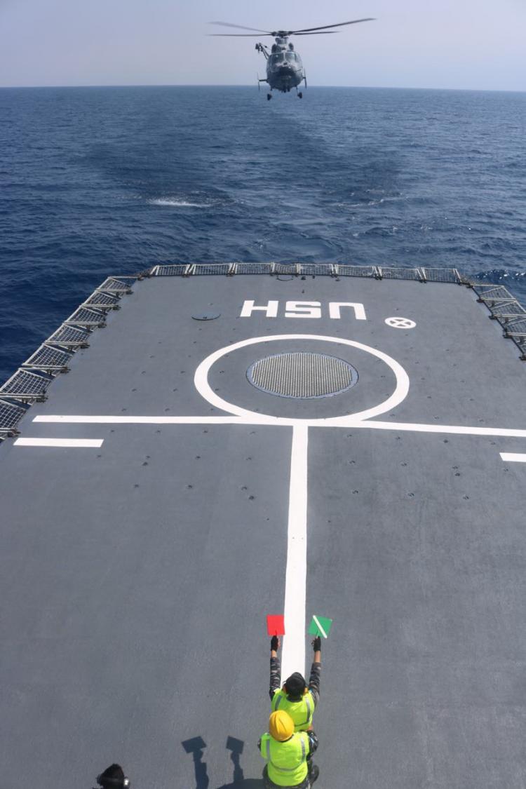 Helikopter TNI Dauphin HR-3601 Onboard KRI Usman Harun-359 di Laut Mediterania