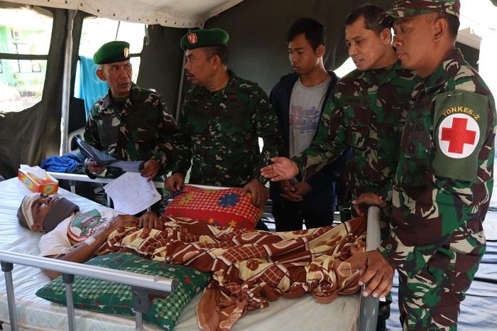 Rumkitlap TNI Turunkan Ahli Spine Tangani Korban Patah Tulang Leher di Lombok