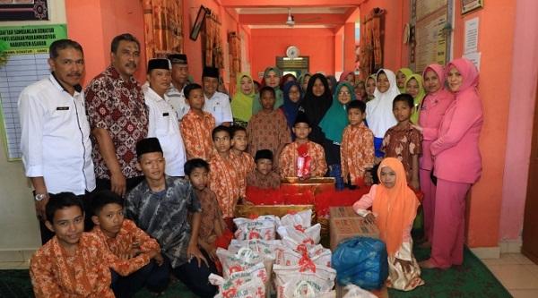 Peringati HUT RI ke-73, Pemkab Asahan Gelar Bakti Sosial