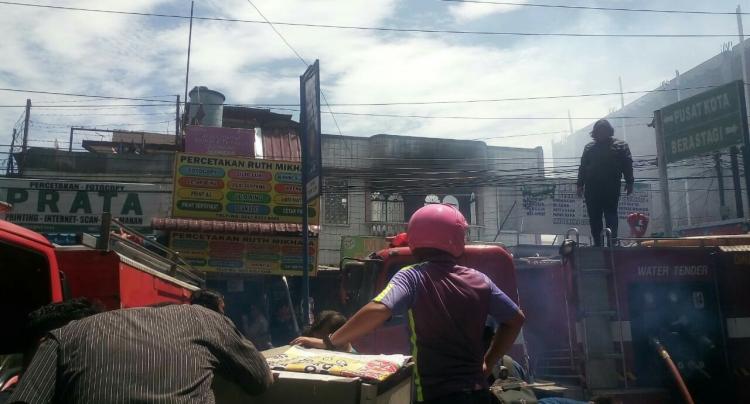 Lima Unit Kios di Jalan Dr Mansyur Hangus Terbakar