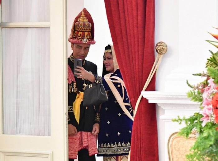 Presiden Jokowi Berbaju Adat Aceh di HUT ke-73 RI