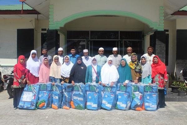 Kemenag Dairi Bagikan Koper Jemaah Calon Haji