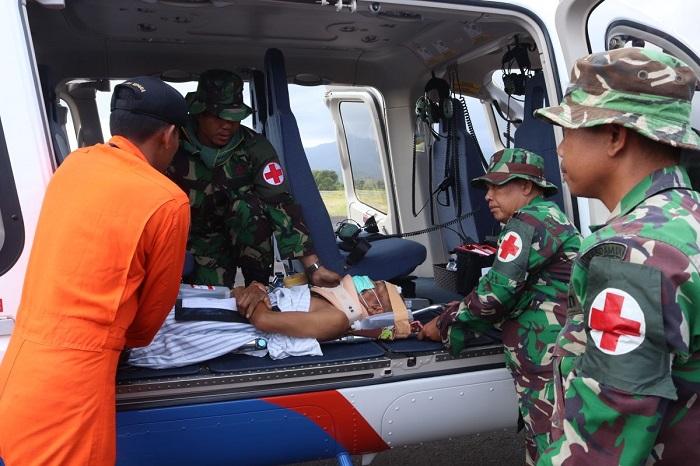 Evakuasi Pasien Patah Tulang Korban Gempa ke RSAD Mataram Dilakukan Via Udara