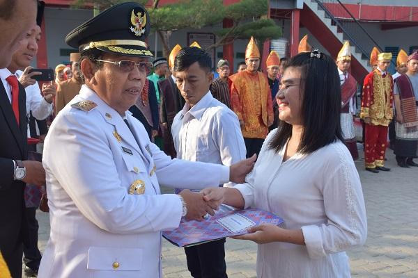 Wabup Deli Serdang Serahkan Remisi kepada 490 Napi