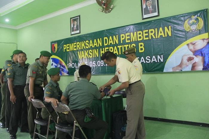 Prajurit TNI dan PNS Kodim 0826/Pamekasan Terima Pelayanan Vaksin Hepatitis B