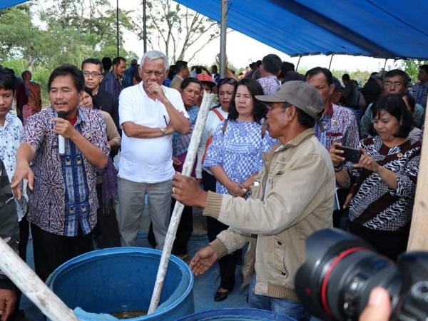 Bupati Tobasa Harapkan Petani Gunakan Pupuk dan Pestisida Organik