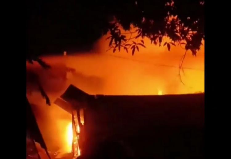 Panglong di Gang Sado Terbakar, Kerugian Diperkirakan Rp 50 Juta