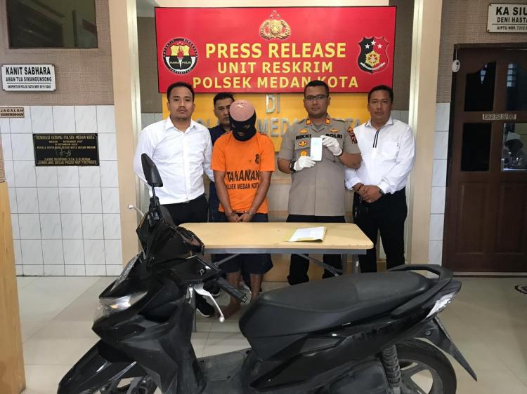 Jambret Handphone Dibekuk Polisi