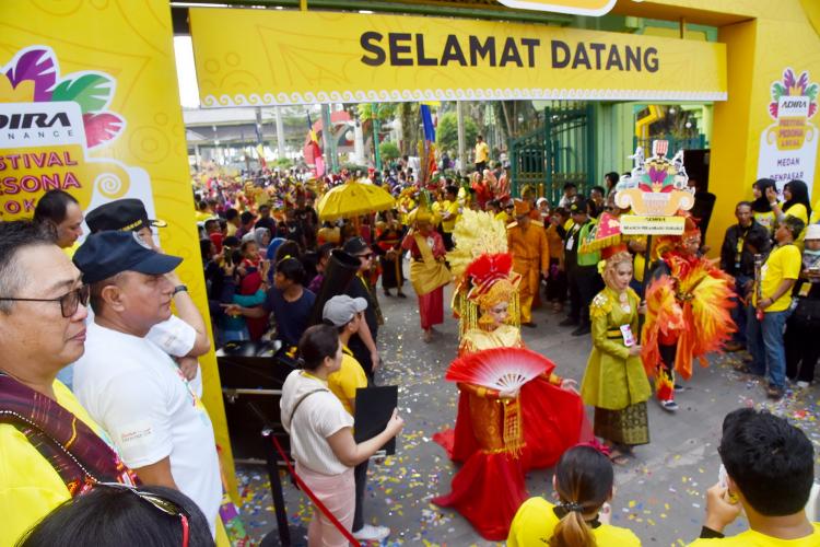 Gubernur Lepas Karnaval Budaya di Festival Pesona Lokal