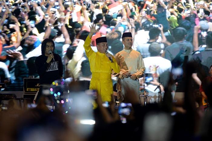 Pesta Rakyat Sumut Meriah, Gubernur Bernyanyi Bersama Ribuan Pengunjung