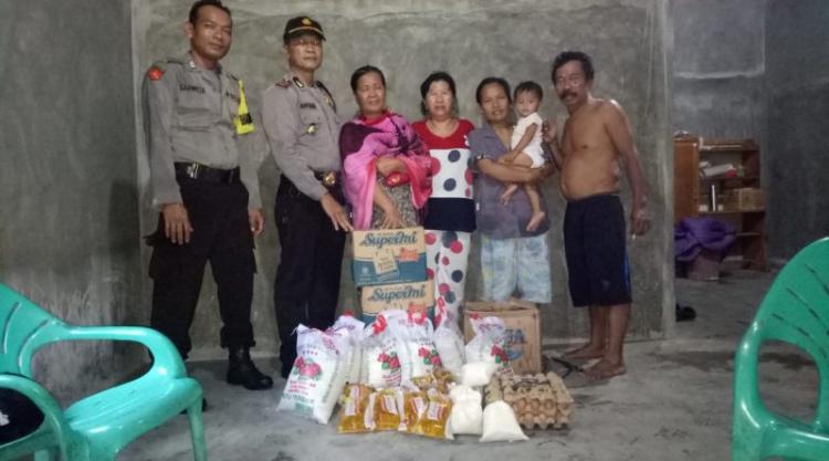 Korban Kebakaran di Desa Mangkai Baru Terima Bantuan Sembako dari Kapolres Batubara
