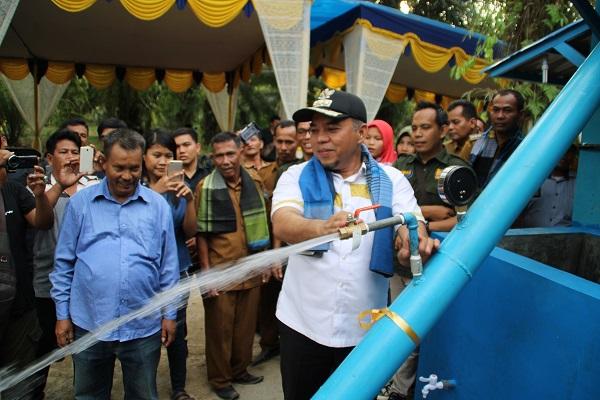 Plt Bupati Labuhanbatu Operasionalkan Pengolahan Air Minum Desa Sennah 
