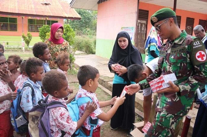 Satgas Pamtas Yonif 411/Pdw Bersama Puskesmas Sota Sosialisasikan Pola Hidup Sehat di Sekolah