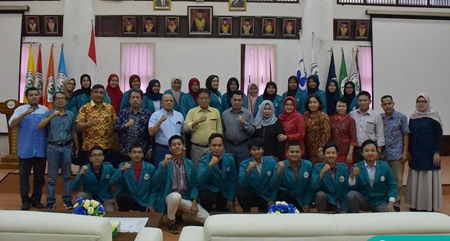 Rektor Unimed Berangkatkan Mahasiswa Bersaing ke PIMNAS 32 di Bali dan IMT-GT 21 di Thailand