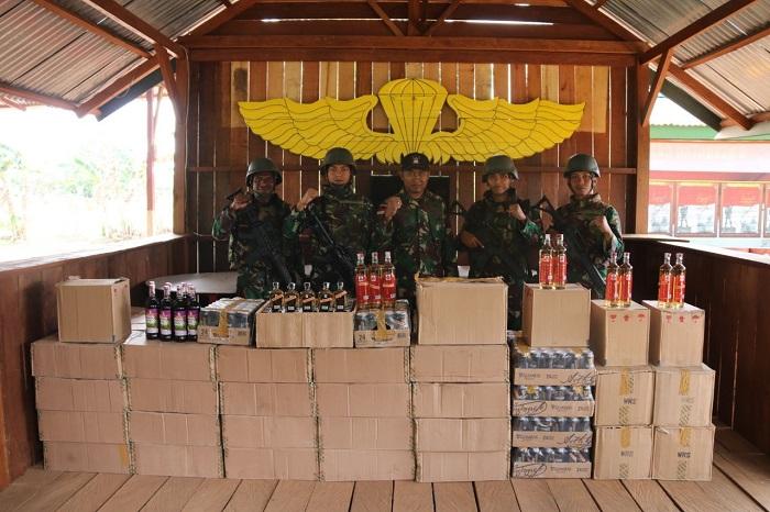 Prajurit TNI Pamtas RI-PNG Yonif 411/Pandawa Berhasil Amankan 3.333 Botol Miras Ilegal