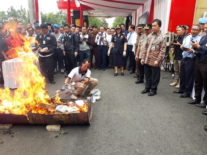 Polda Sumut dan Bank Indonesia Bakar Uang Palsu Senilai Rp 1,5 Miliar