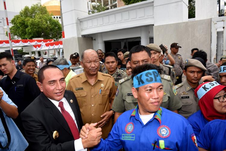 Terima Aspirasi, Gubernur Temui Ratusan Pengunjuk Rasa