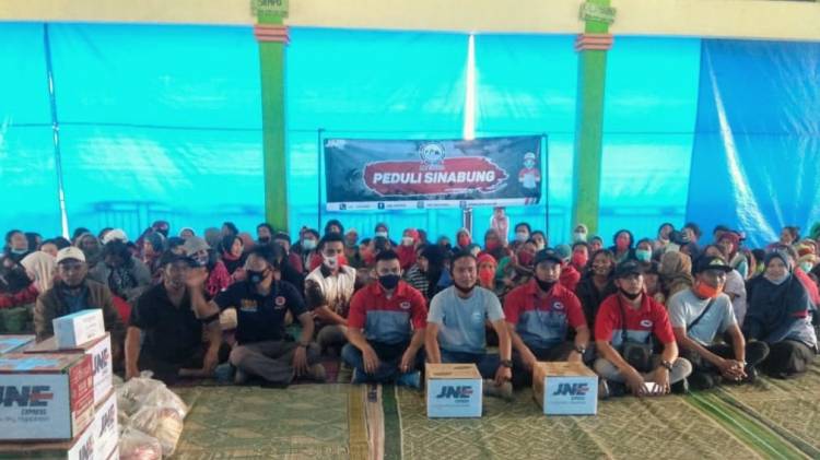 JNE Bantu Warga Terdampak Erupsi Sinabung