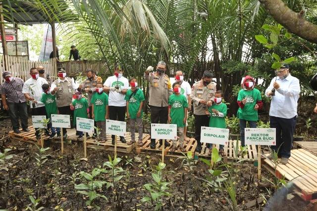 Semarak HUT RI ke-75, Pelindo 1 Tanam 2020 Bibit Mangrove di Danau Siombak dan Sungai Bagan Deli