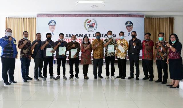 Bupati Taput Terima 27 Sertipikat Tanah Aset Milik Pemkab