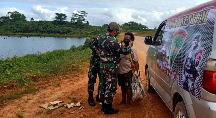 Warga Gembira Didatangi Mobil Senyum Branjangan