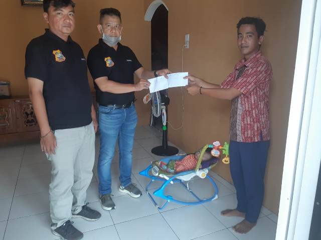 Ketua Pewarta Polrestabes Medan Salurkan Bantuan untuk Keluarga Bayi Penderita Hidrosefalus di Sergai