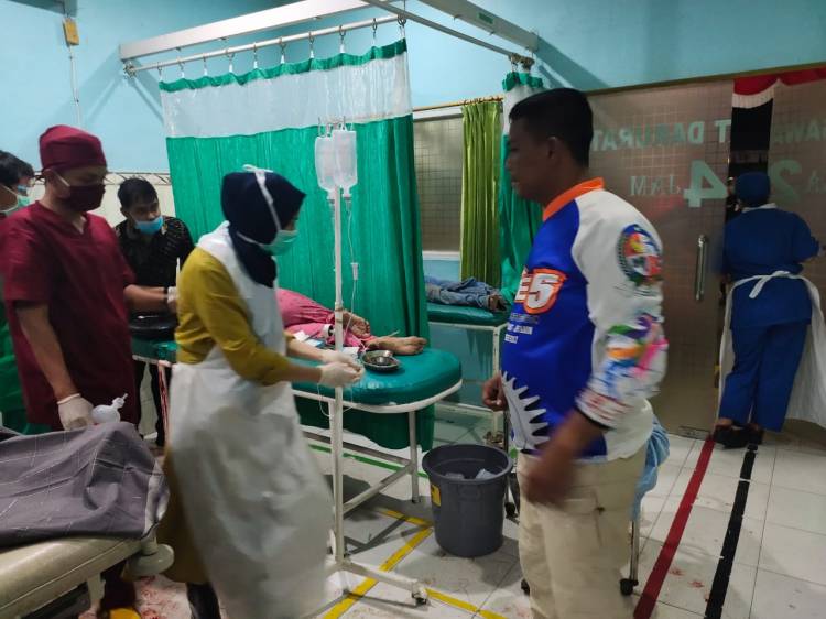 Gara-gara Handphone, Pria Lansia Aniaya Anak dan Cucu Tirinya Pakai Egrek