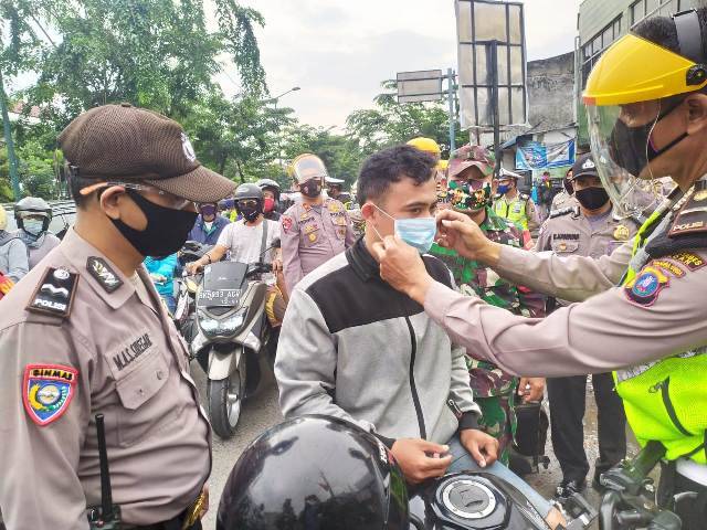 Tiga Pilar Muspika Kecamatan Medan Helvetia Razia Masker, Cegah Penyebaraan Covid -19