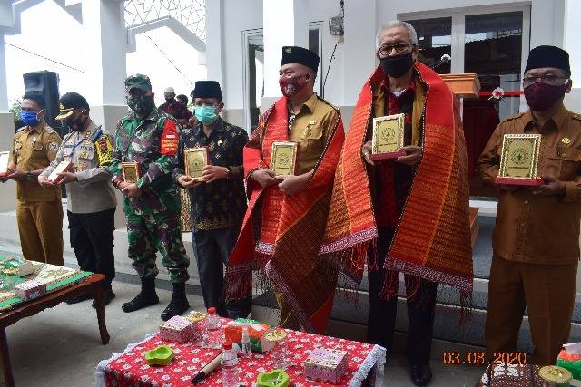 Bupati Nikson Nababan Resmikan Gedung Mesjid Al-Musafirin Adiankoting, Tapanuli Utara