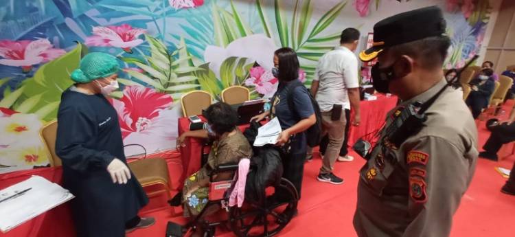 Jelang HUT RI ke-76, Polsek Medan Timur Gelar Vaksin Merdeka di Mall Centre Point