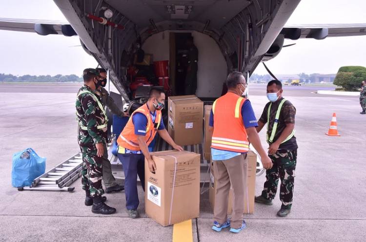 Panglima TNI Kembali Perintahkan TNI AU Kerahkan CN 295 Kirimkan Bantuan Kemanusiaan ke Sumatera
