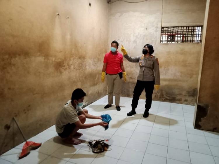 Polsek Medan Baru Razia dan Bersihkan Ruang Sel Tahanan