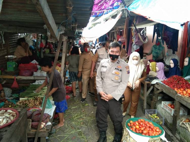 Rentan Terpapar Covid-19, Satgas PPKM Level 4 Polsek Medan Timur Himbau Pedagang Terapkan Prokes
