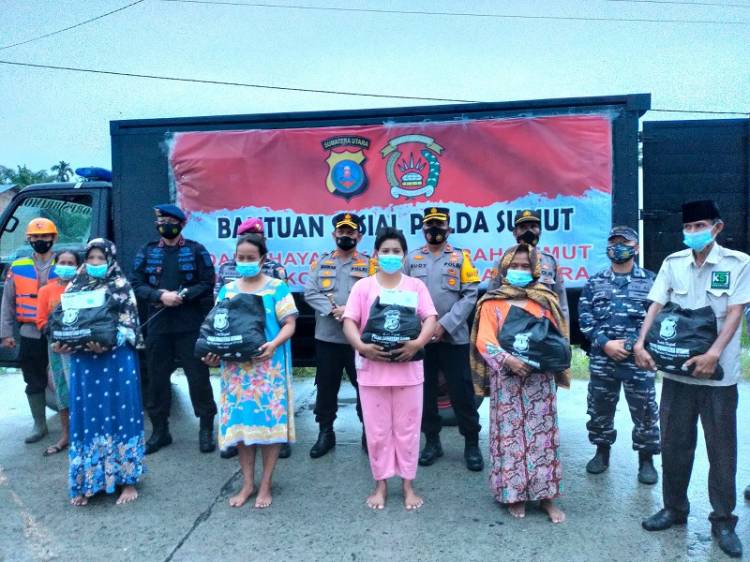 Kapolda Sumut Gulirkan Bantuan 1.000 Paket Sembako untuk Korban Banjir di 4 Kecamatan di Kabupaten Batubara
